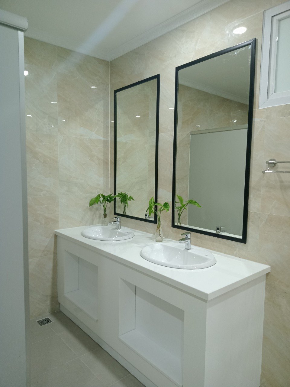 1121.1 Gạch nhập khẩu Ấn Độ 60x60cm vân vàng BZ1121