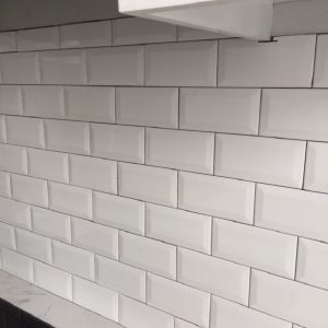 Gạch thẻ ốp tường nhập khẩu vát cạnh trắng KT 75x150mm HM-GNK017