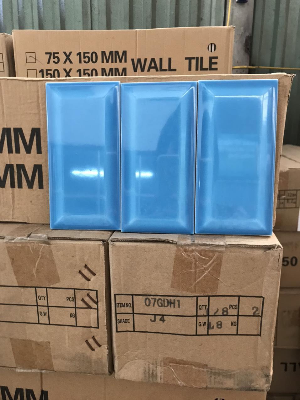 227f158b811772492b06 Gạch thẻ ốp tường nhập khẩu vát cạnh xanh dương KT 75x150mm