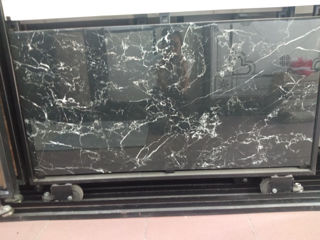 Gạch ốp tường Tây Ban Nha 60x120cm 1121