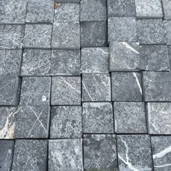 Đá cubic xanh đen băm mặt 10x10x5cm(3cm)