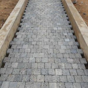 Đá cubic xanh đen băm mặt 10x10x5cm(3cm)